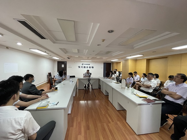 
组织《让延安精神放射出新的时代光芒》专题党课
