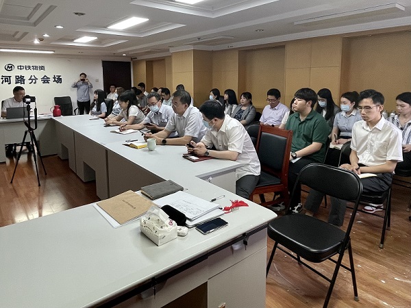 
组织开展《学习党规党纪，深入推进
全面从严治党工作》专题党课学习